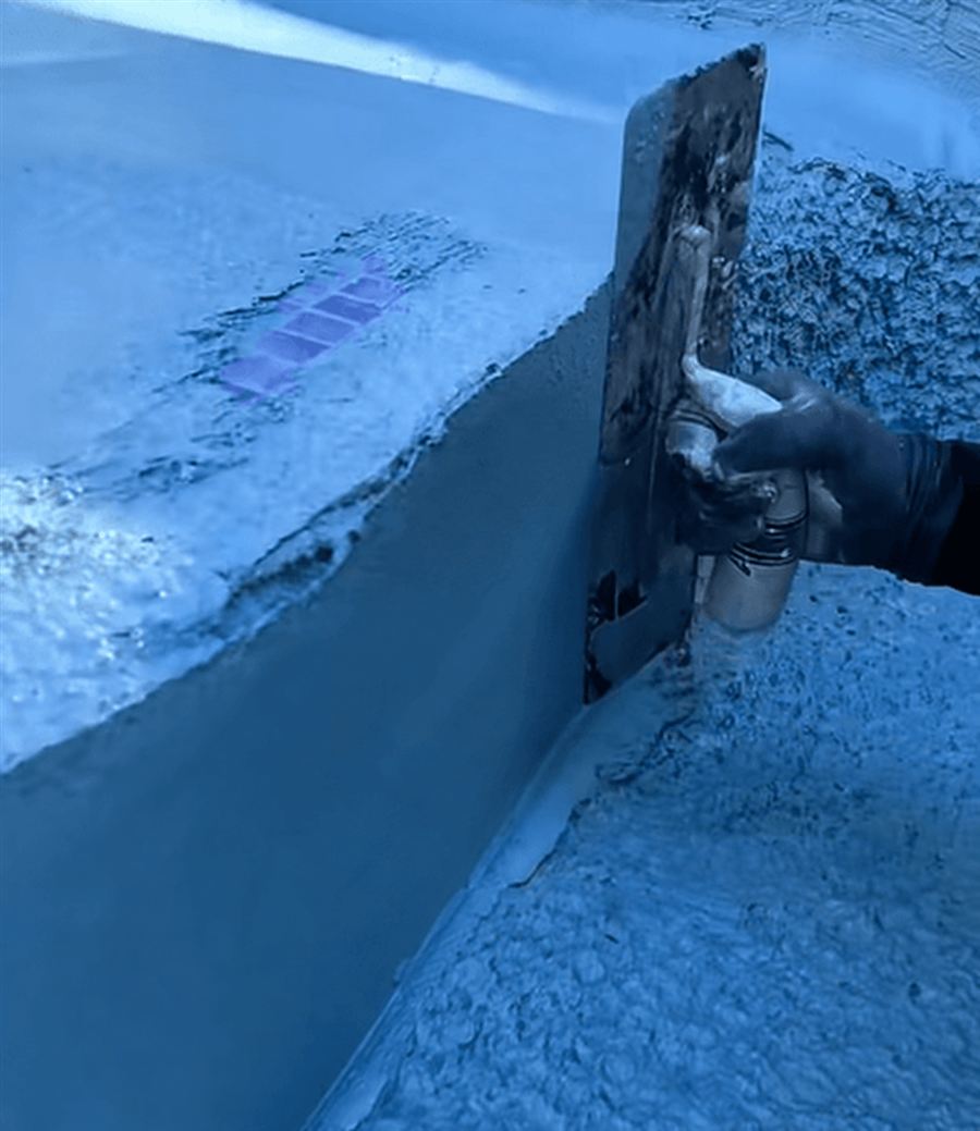 Illustration of finishing a swimming pool step with a trowel